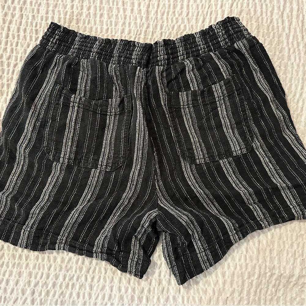 Women’s or Junior’s Black & White, Briggs Shorts, Size Medium - Picture 4 of 10